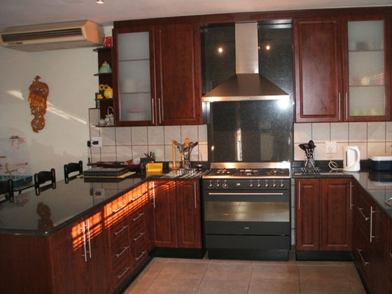 Mahogany Kitchnes: Dark wood kitchens by Blue Granite Kitchen designs